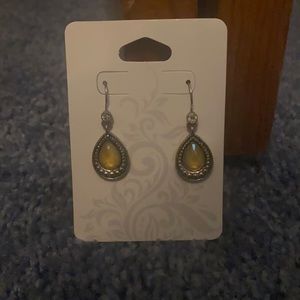 Sold ⭐️Cute Golden Drop Earrings